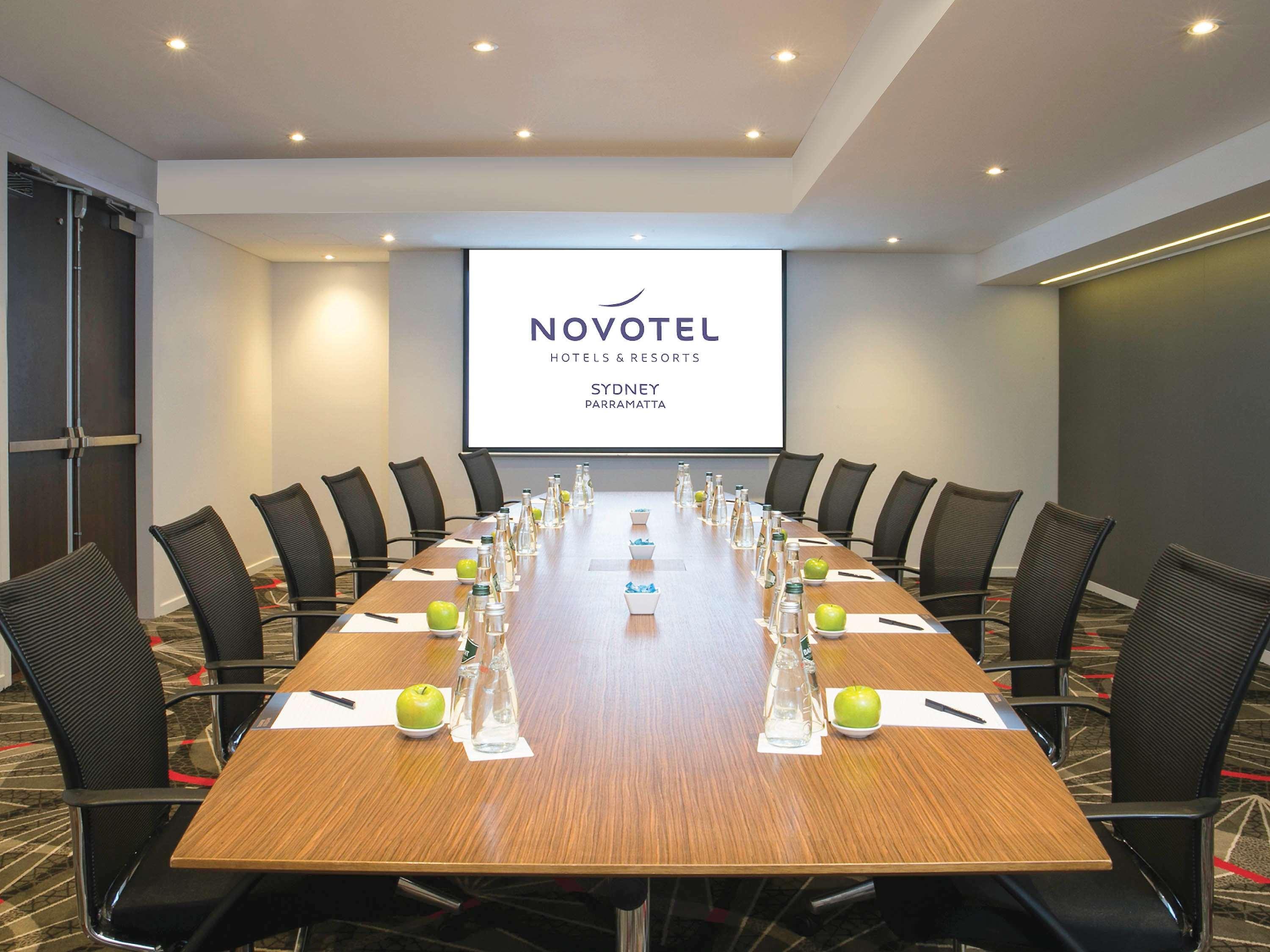 Novotel Sydney Parramatta Экстерьер фото