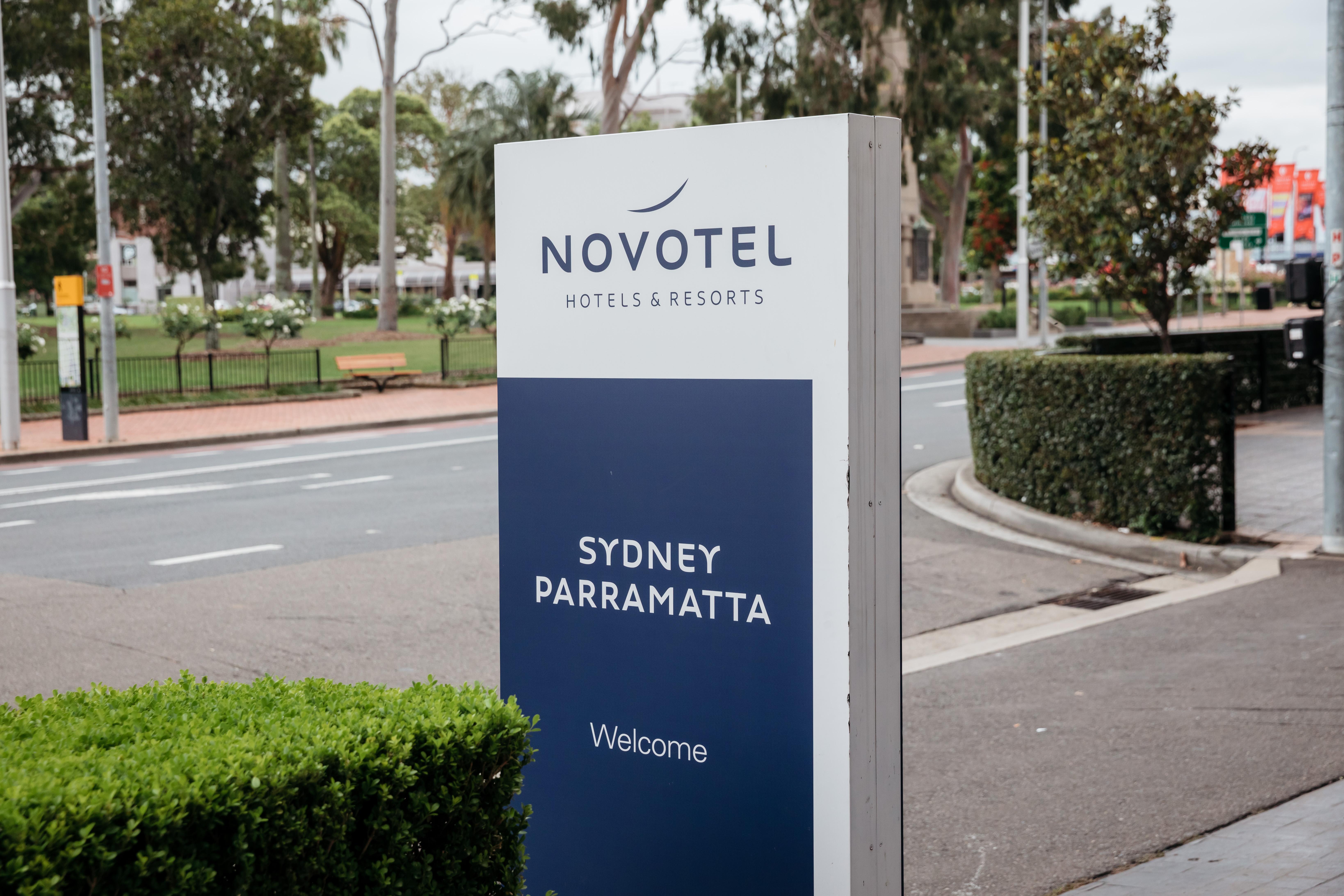 Novotel Sydney Parramatta Экстерьер фото
