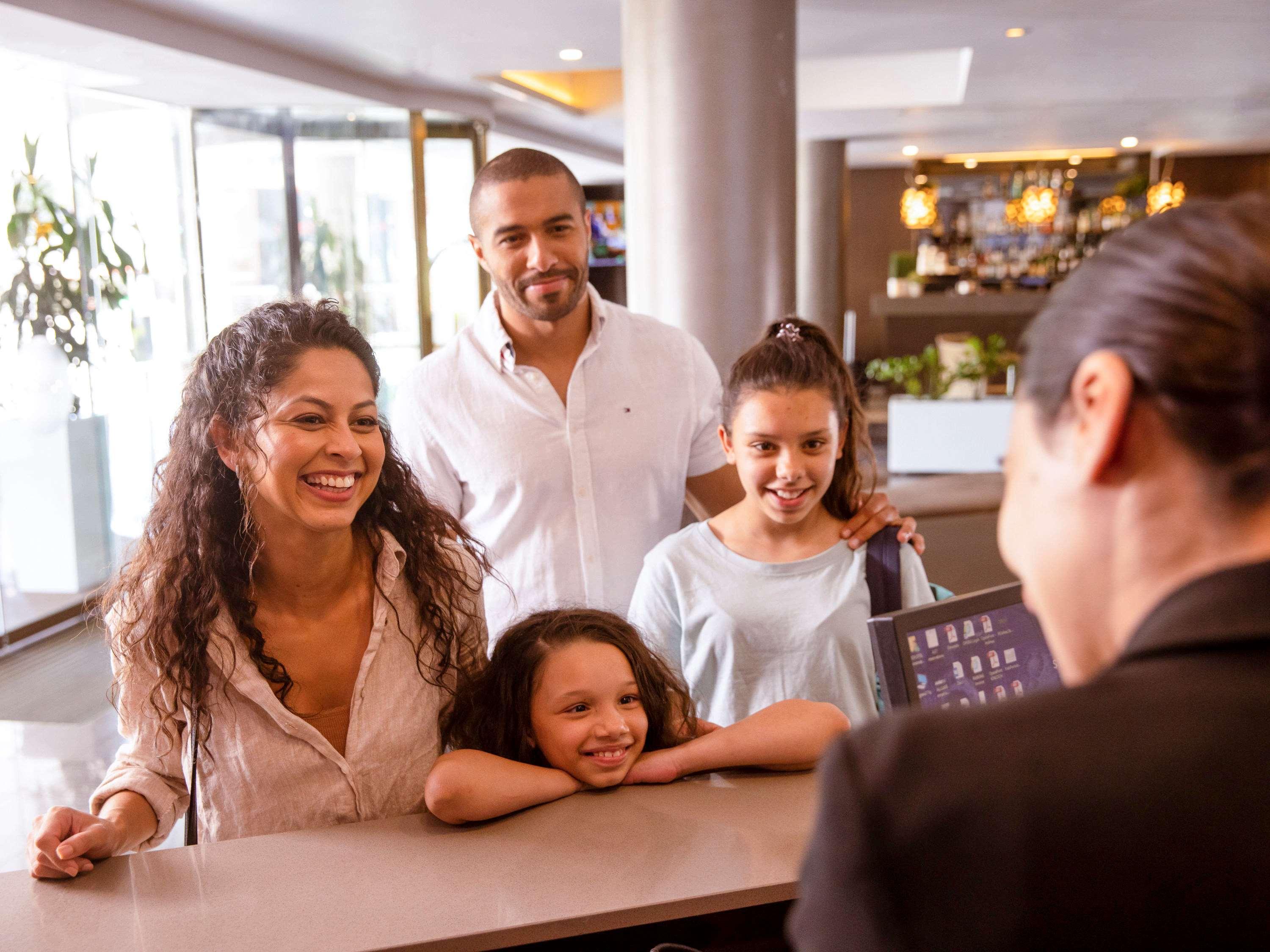 Novotel Sydney Parramatta Экстерьер фото